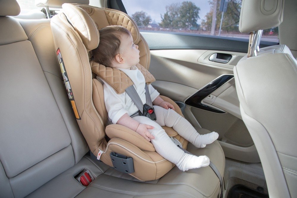 Kaip taisyklingai vežti vaiką automobilyje, automobilinės kėdutės