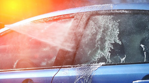 Kokioje temperatūroje nepatariama plauti automobilio žiemą?